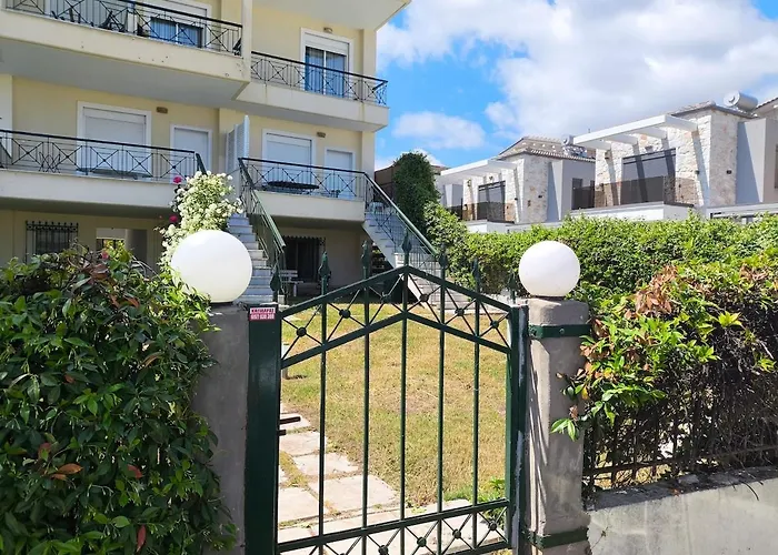 度假居 Sunny House 70 Meters From The *